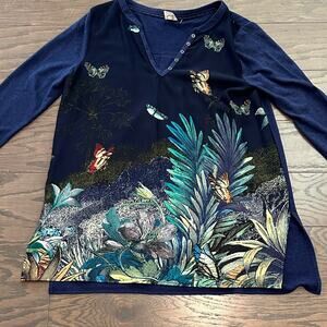 ANTHROPOLOGIE Akemi & Kin Fauna Henley Blue Butterfly LINEN Top Size Small